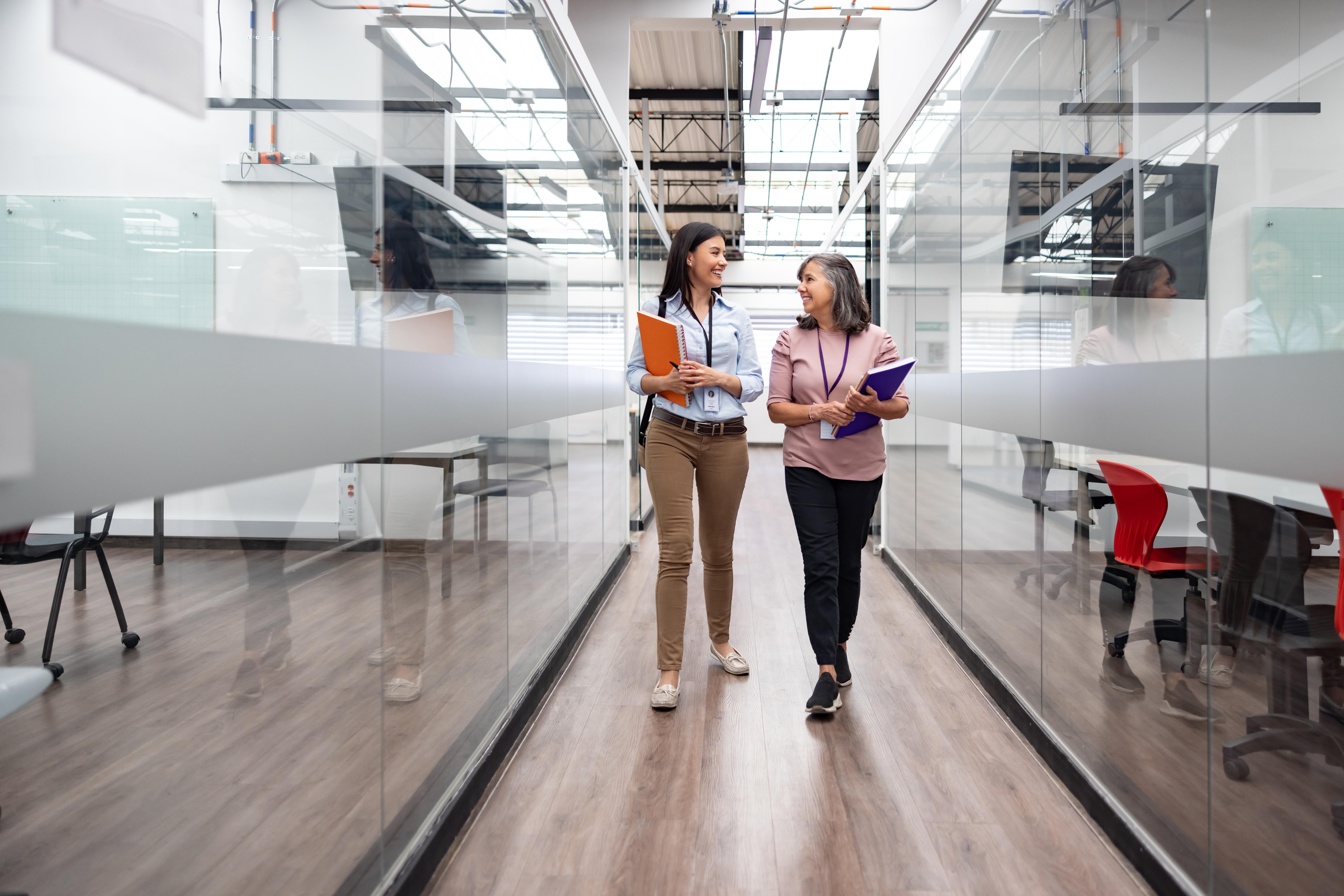 High-quality skill development training program showing professionals collaborating to identify development needs and choose the right training methods for effective skills development.