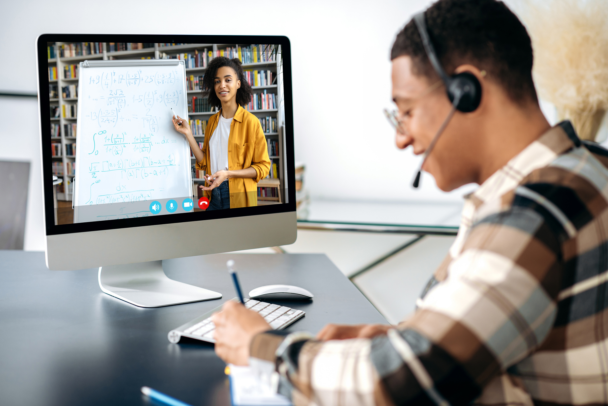 Hybrid teams participate in virtual training to support hybrid onboarding best practices